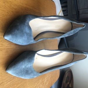 9 West grey suede pumps